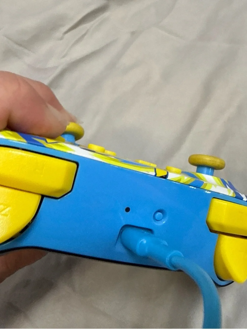 Pikachu wireless Game Controller - Yellow & Blue Nintendo switch tested working